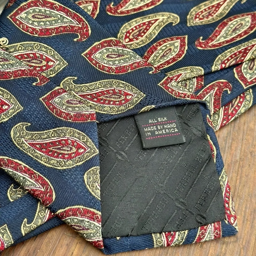 Boulder Trading Group Paisley Patterned Tie